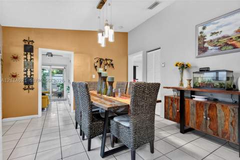 2427 W 70th Pl, Hialeah FL - photo 11 of 35