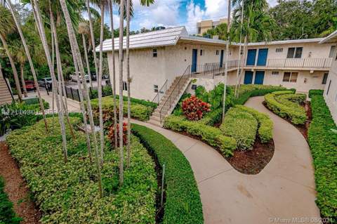 8605 SW 68th Ct 5, Pinecrest FL - photo 10 of 13