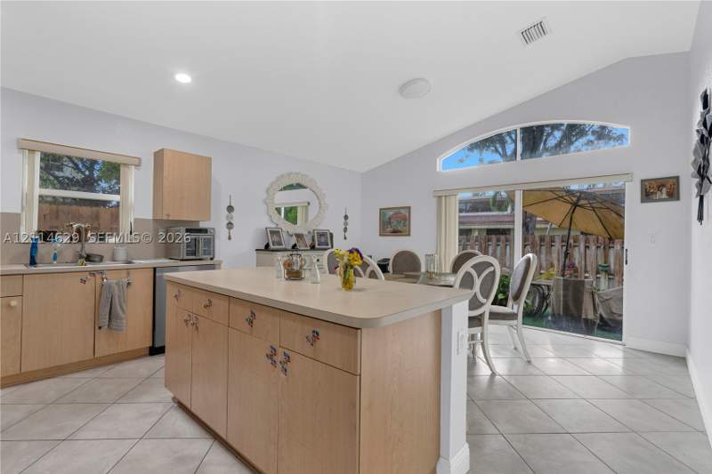 3 bedroom SingleFamilyResidence at 1080 SE 19th Ave, Shores At Keys Gate, Homestead — photo 3