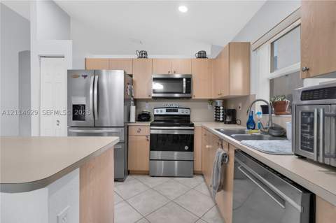 1080 SE 19th Ave, Homestead FL - photo 6 of 24