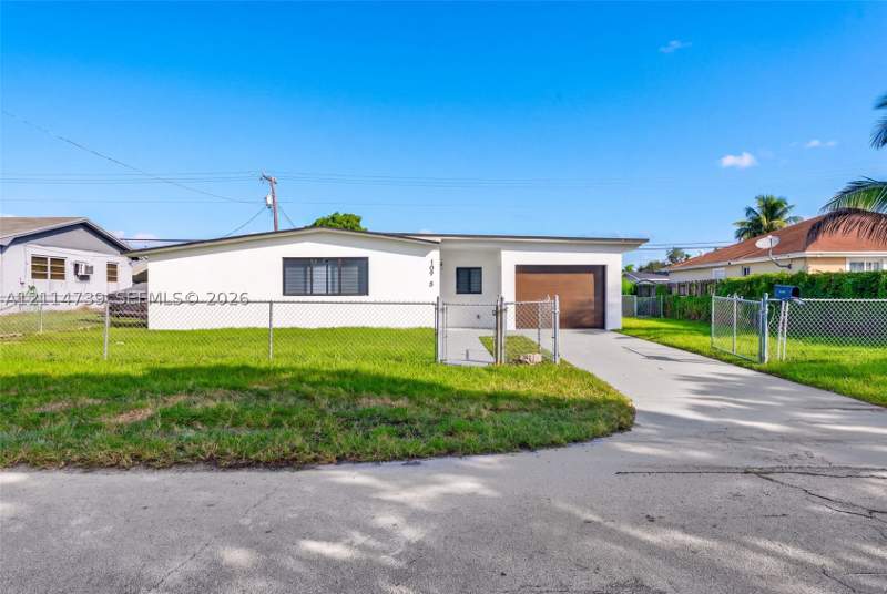 4 bedroom SingleFamilyResidence at 10945 SW 218th Ter, Lincoln City Sec A, Miami — photo 2