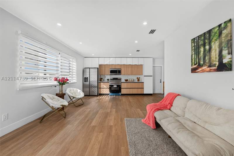 4 bedroom SingleFamilyResidence at 10945 SW 218th Ter, Lincoln City Sec A, Miami — photo 3