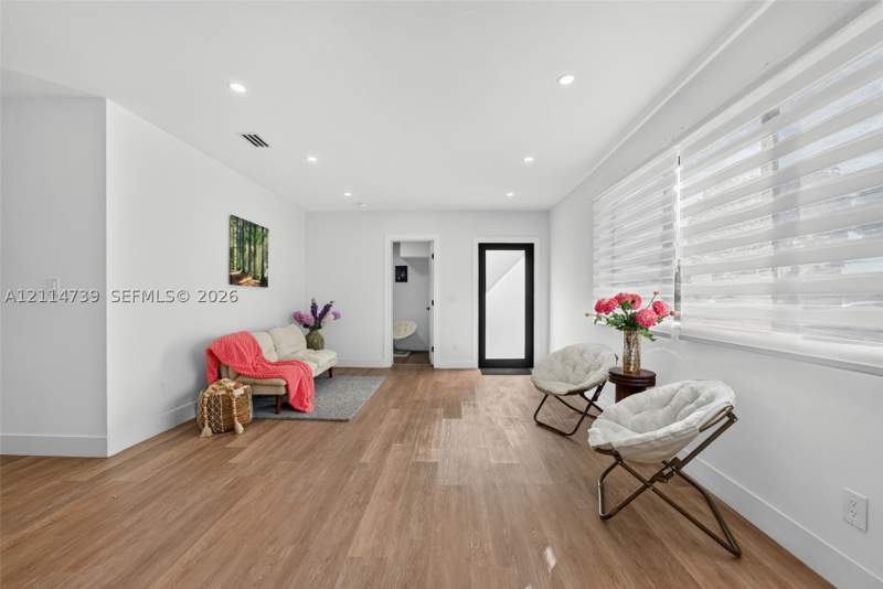 4 bedroom SingleFamilyResidence at 10945 SW 218th Ter, Lincoln City Sec A, Miami — photo 4