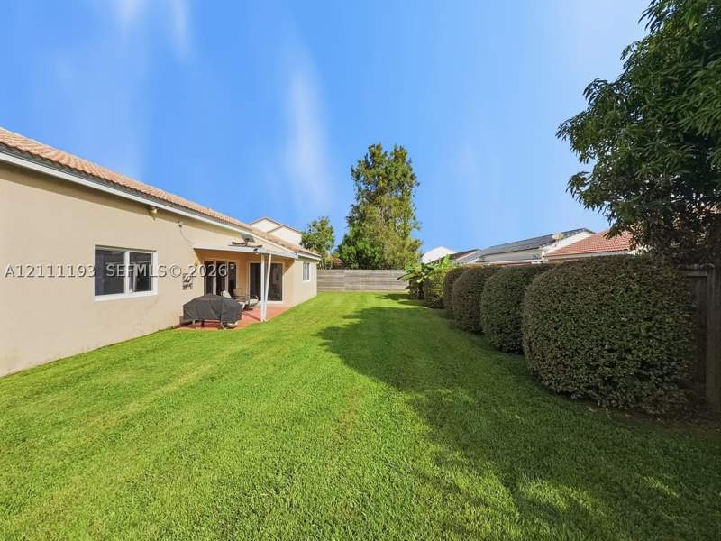 3 bedroom SingleFamilyResidence at 17853 SW 137th Pl, Three Lakes, Miami — photo 2