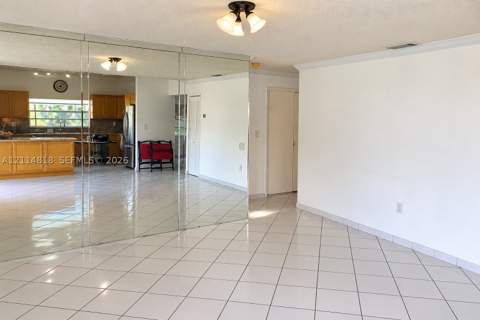 19880 NW 64th Ct Rd, Hialeah FL - photo 8 of 17