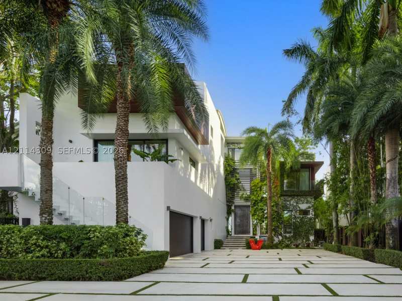 7 bedroom SingleFamilyResidence at 1374 S Venetian Way, San Marco, Miami — photo 1