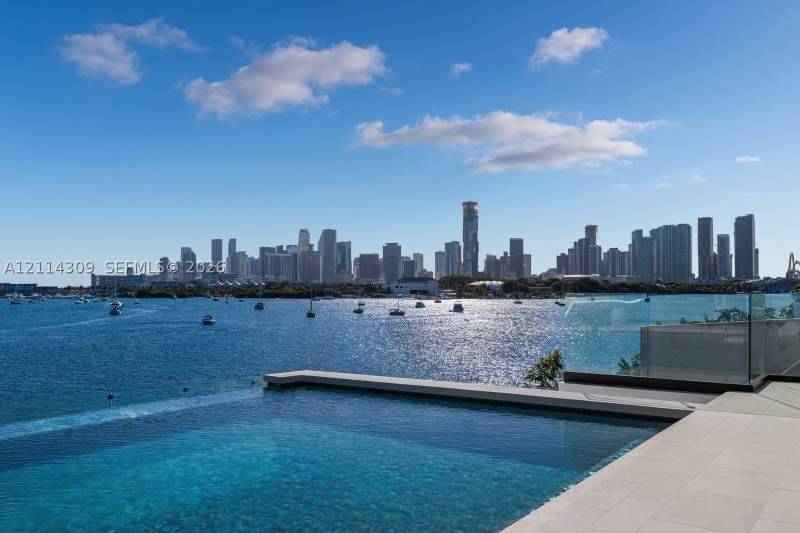 7 bedroom SingleFamilyResidence at 1374 S Venetian Way, San Marco, Miami — photo 2