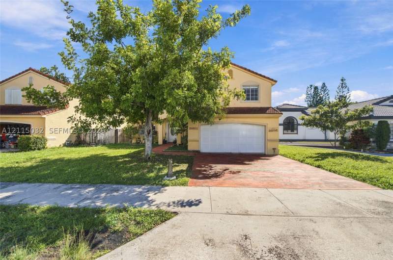 4 bedroom SingleFamilyResidence at 15982 SW 73rd St, Heftler Homes At Lago Mar, Miami — photo 2