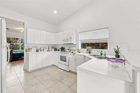 15982 SW 73rd St, Miami FL - photo 8 of 33