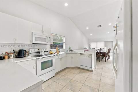 15982 SW 73rd St, Miami FL - photo 9 of 33