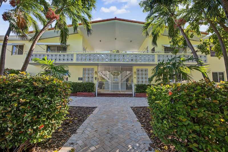 1 bedroom StockCooperative at 659 Meridian Ave 7, Freedom House Inc-Co-Op, Miami Beach — photo 1