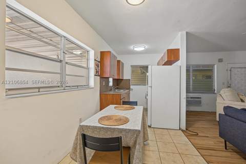 659 Meridian Ave 7, Miami Beach FL - photo 13 of 32
