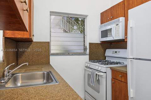 659 Meridian Ave 7, Miami Beach FL - photo 15 of 32