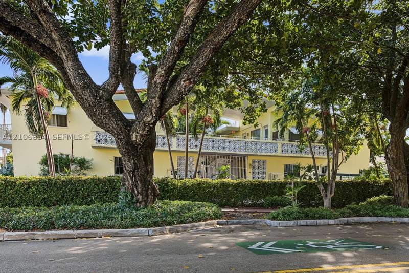 1 bedroom StockCooperative at 659 Meridian Ave 7, Freedom House Inc-Co-Op, Miami Beach — photo 2