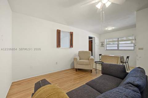 659 Meridian Ave 7, Miami Beach FL - photo 8 of 32