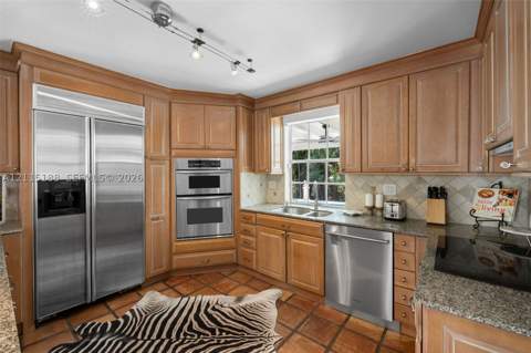 6340 Dolphin Dr, Coral Gables FL - photo 18 of 49
