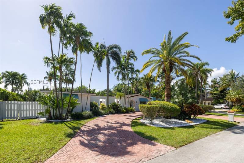4 bedroom SingleFamilyResidence at 6340 Dolphin Dr, Kings Bay Sub, Coral Gables — photo 3