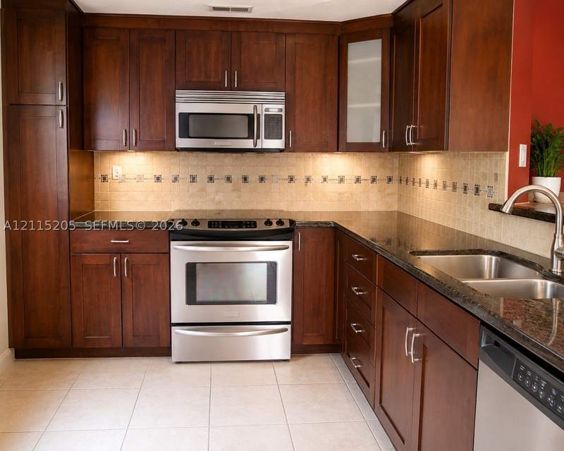 2 bedroom Condominium at 3545 Magellan Cir 358-5, Mariner Village Garden Co, Aventura — photo 2