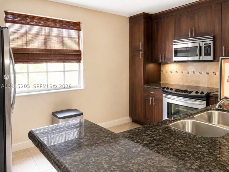 2 bedroom Condominium at 3545 Magellan Cir 358-5, Mariner Village Garden Co, Aventura — photo 3