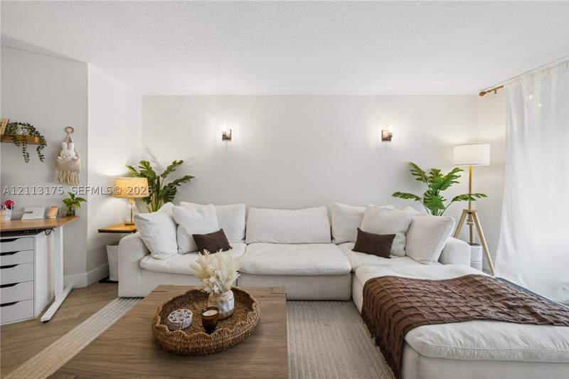 1 bedroom Condominium at 10854 N Kendall Dr 216, Kendall Gate Condo, Miami — photo 2