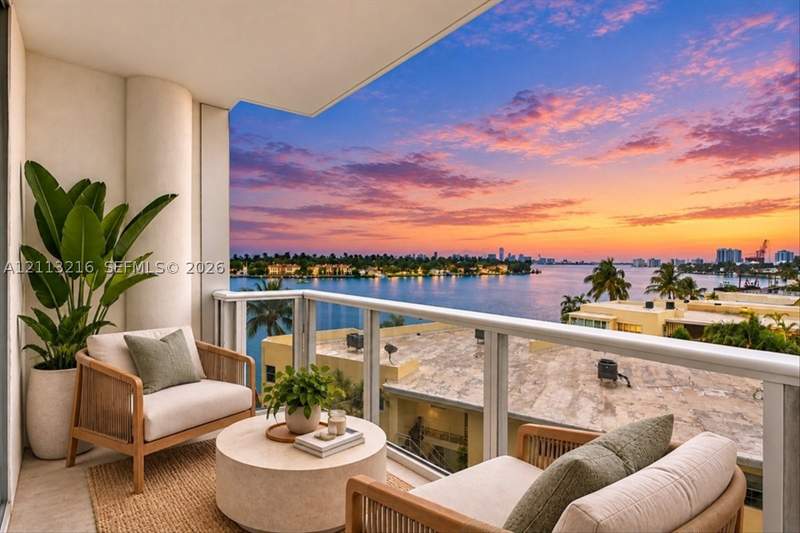 2 bedroom Condominium at 900 Bay Dr 425, King Cole Condo, Miami Beach — photo 2
