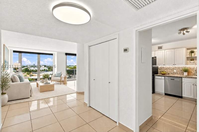 2 bedroom Condominium at 900 Bay Dr 425, King Cole Condo, Miami Beach — photo 4