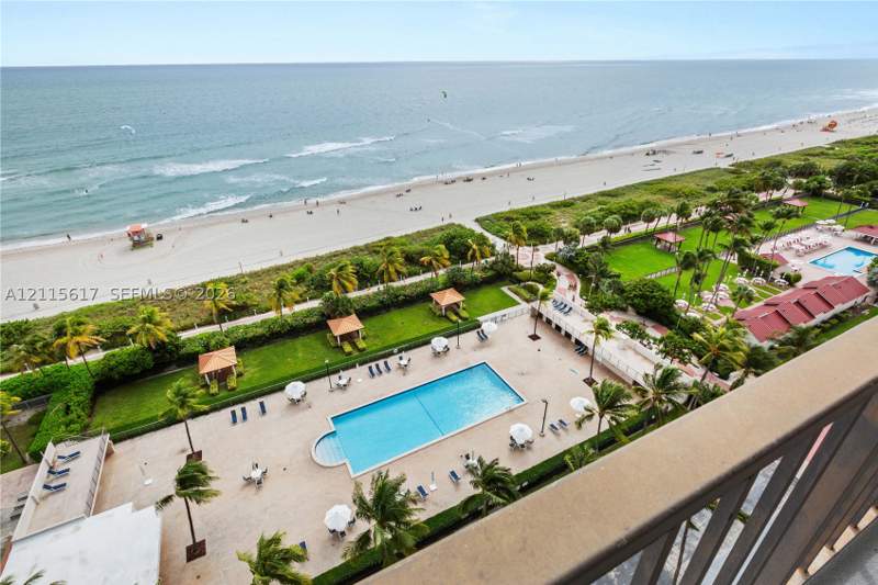 1 bedroom Condominium at 2625 Collins Ave 1606, Oceanfront Plaza Condo, Miami Beach — photo 3