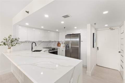 2625 Collins Ave 1606, Miami Beach FL - photo 8 of 39