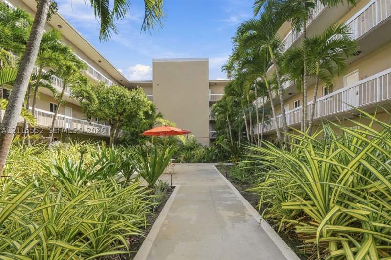 1 bedroom Condominium at 7805 Camino Real H-220, Village Of Kings Creek Co, Miami — photo 2