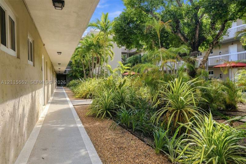 1 bedroom Condominium at 7805 Camino Real H-220, Village Of Kings Creek Co, Miami — photo 3