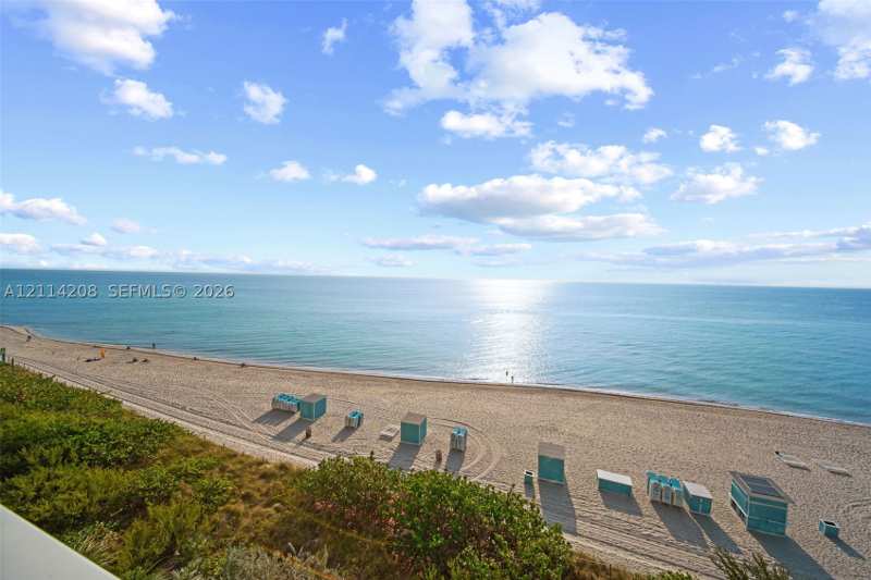1 bedroom Condominium at 6801 Collins Ave 604, Central Carillon Beach Co, Miami Beach — photo 1