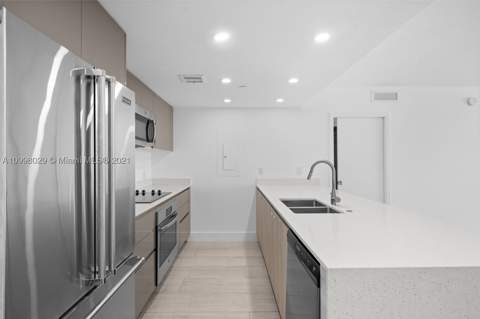 13800 Highland Dr 504, North Miami Beach FL - photo 7 of 38