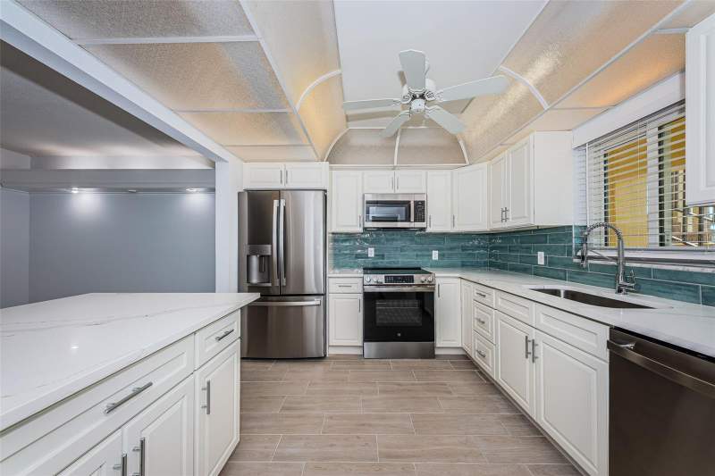 2 bedroom Condominium at 4700 Cove Circle #110, Jefferson House The Condo, St Petersburg — photo 2