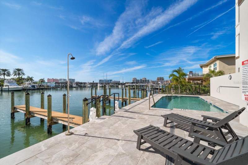 bedroom Dock-Rackominium at 211 Dolphin Point #5, La Brisa Del Mar Condo, Clearwater — photo 3