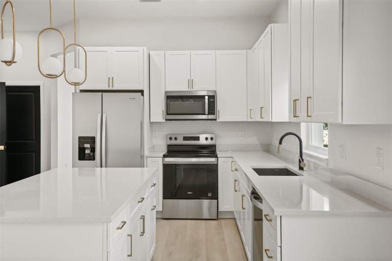 4 bedroom Single Family Residence at 823 E McDonald Avenue, Official Map/Town/Eustis, Eustis — photo 5