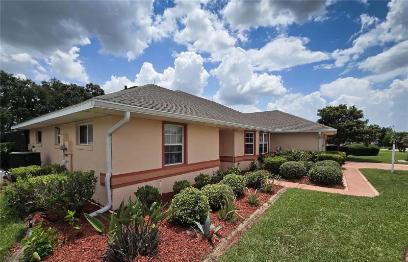 3 bedroom Single Family Residence at 5506 PRINCE CHARLES LANE, ROYAL HIGHLANDS PH 01 TR B LESS PT LYING W FOL, LEESBURG — photo 3