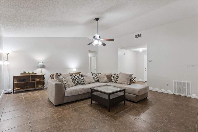 3 bedroom Single Family Residence at 15901 Sausalito Cir, Greater Hills Ph 02, Clermont — photo 2