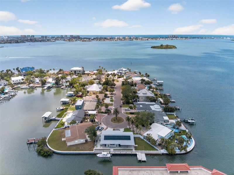 3 bedroom Single Family Residence at 1866 Venetian Point Drive, Venetian Point, Clearwater — photo 1