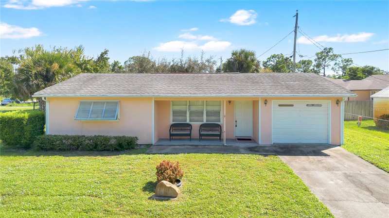 2 bedroom Single Family Residence at 867 Floraland Avenue, Sebastian Highlands, Sebastian — photo 1