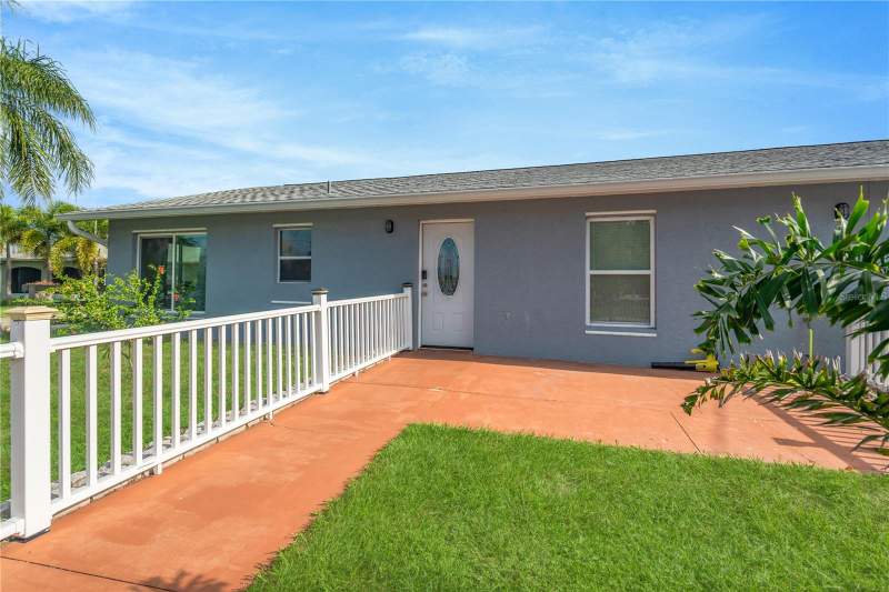 3 bedroom Single Family Residence at 2054 Saffold Park Drive, Mill Highlands Sub, Ruskin — photo 2