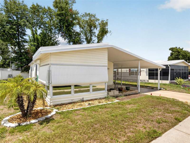 2 bedroom Manufactured Home at 36419 Bonney Drive, Oaks Royal, Zephyrhills — photo 3