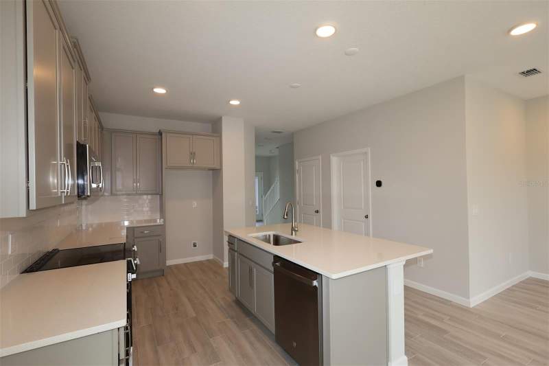 3 bedroom Townhouse at 1405 Hyde Street, Center Lake On The Park, St Cloud — photo 3