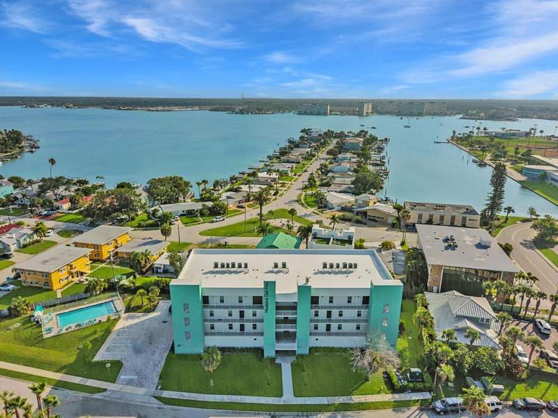3 bedroom Condominium at 15305 1st Street #202, Madeira Del Mar Condo, Madeira Beach — photo 2