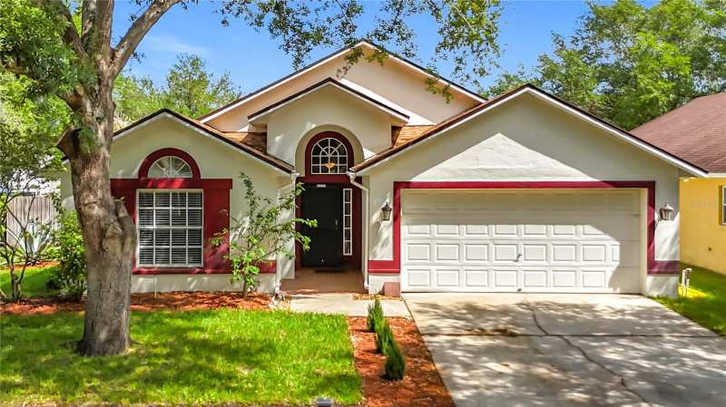 4 bedroom Single Family Residence at 7116 Colony Pointe Drive, Lake St Charles Unit 10, Riverview — photo 1