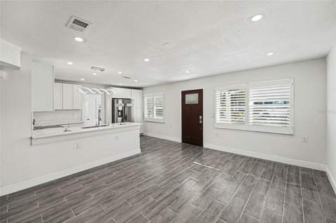 318 Bath Street, Tarpon Springs FL - photo 6 of 6