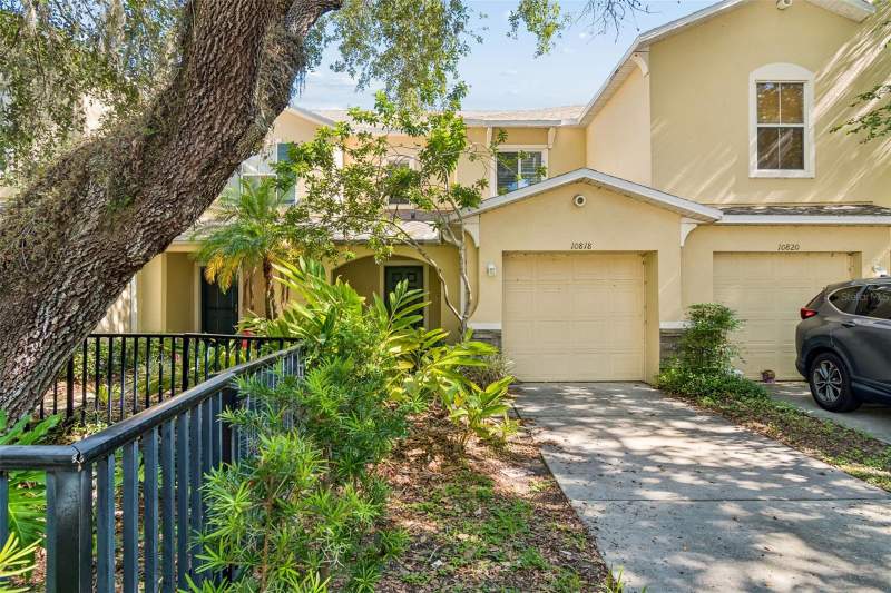 2 bedroom Townhouse at 10818 Great Carlisle Court, St Charles Place Ph 4, Riverview — photo 3