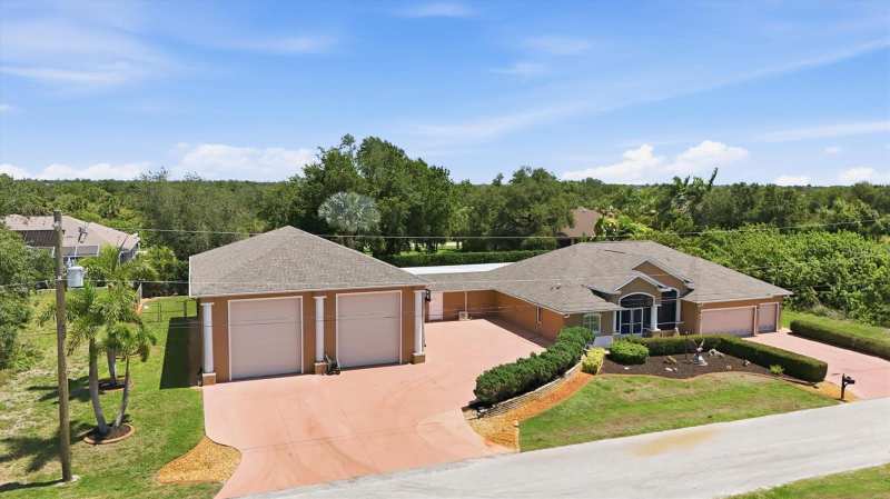 4 bedroom Single Family Residence at 13346 Cedar City Avenue, Port Charlotte Sec 085, Port Charlotte — photo 1