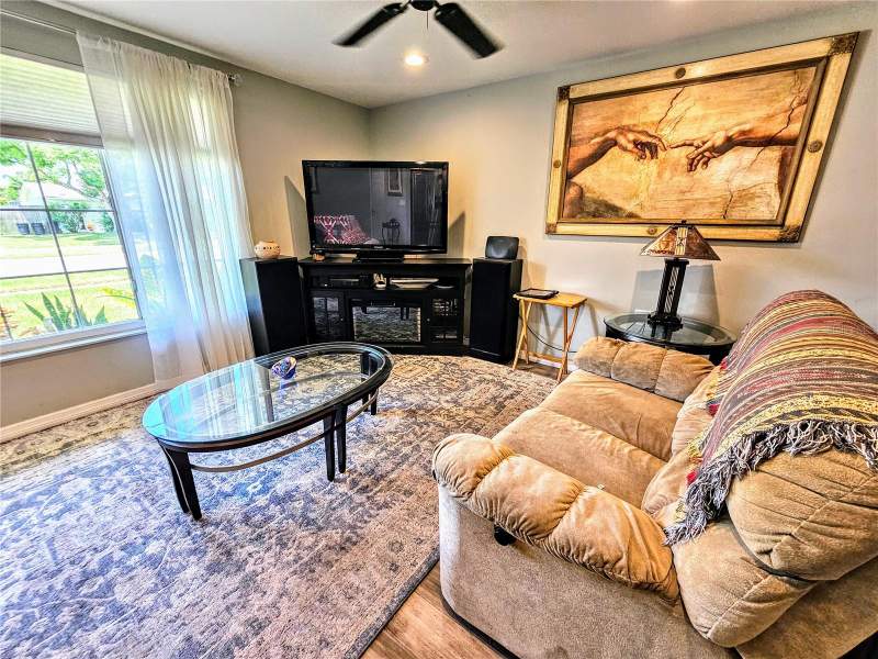 3 bedroom Single Family Residence at 5650 Bittersweet Drive, Forest Hills East, Holiday — photo 4