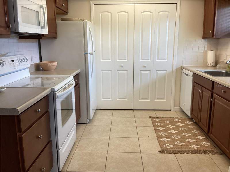 1 bedroom Condominium at 1250 S Pinellas Avenue #306, Green Dolphin Park Condo, Tarpon Springs — photo 5