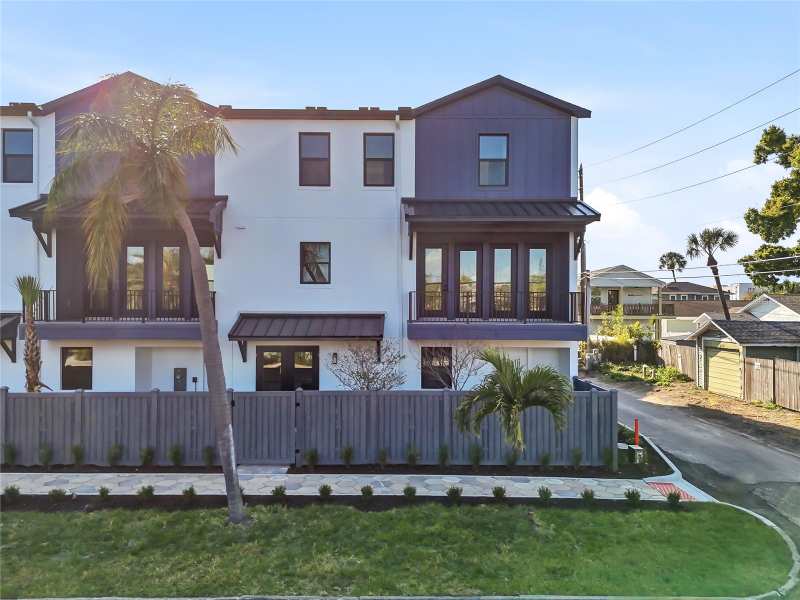 3 bedroom Townhouse at 3005 1st Avenue, Blanc Townhomes, St Petersburg — photo 1